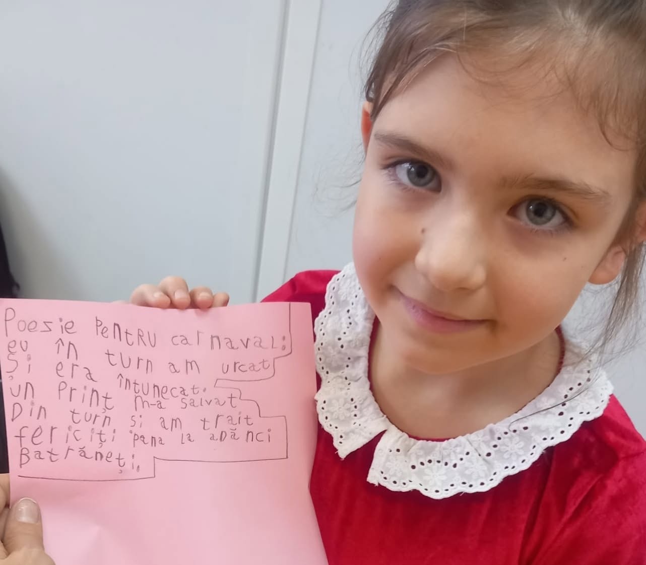 Eleva de la scoala Waldorf Ilios cu poezie