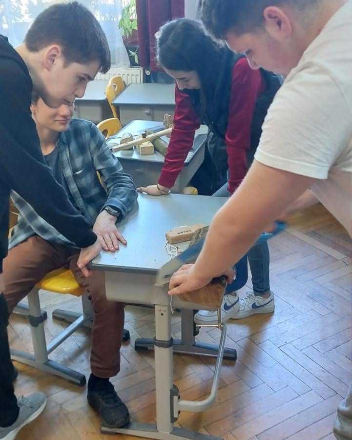 De la idee la obiect finit: Atelierul de prelucrare a lemnului